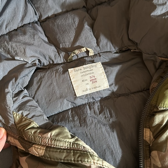 Zara baby boy camo puffer vest with hoodie - Picture 2 of 3